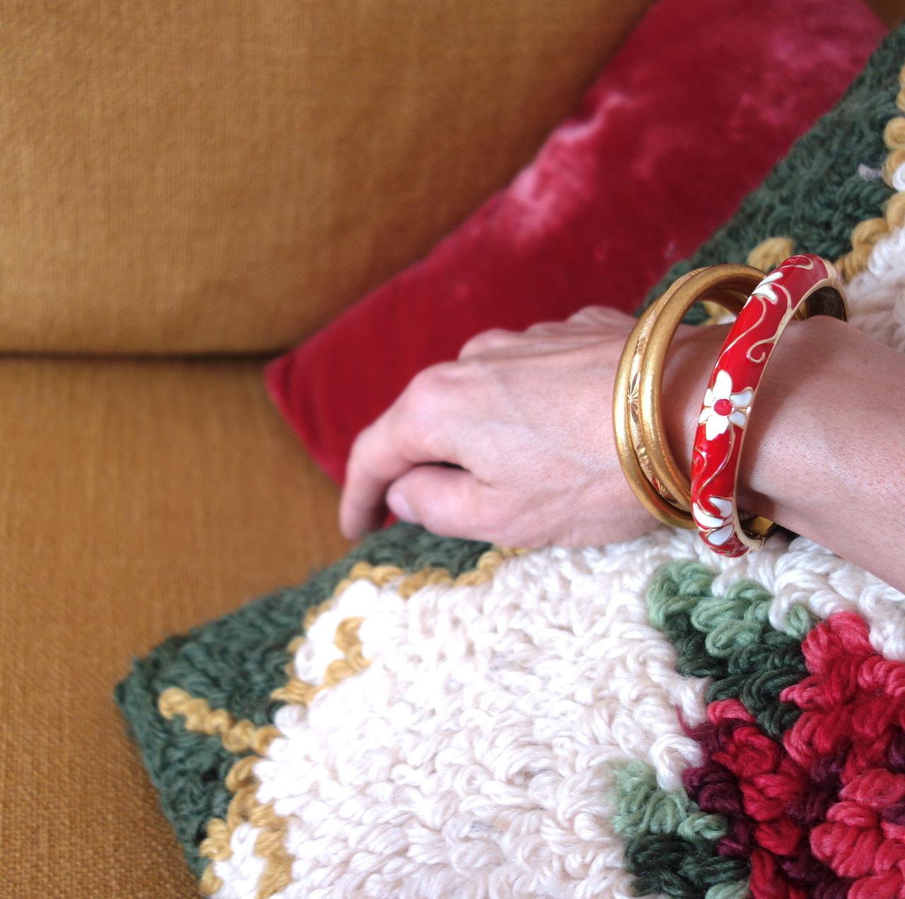 bracelet-rosaline-roulotte-fleuri-laiton-emaille-dore-rouge-couleur