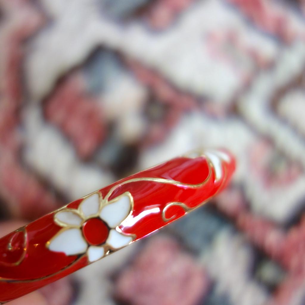 bracelet-rosaline-roulotte-fleuri-laiton-emaille-dore-rouge-couleur