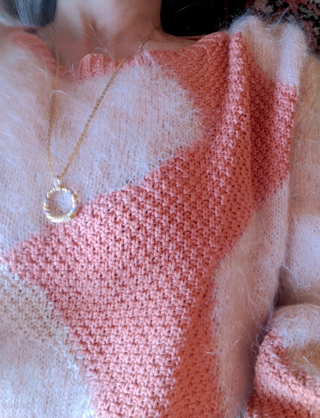 collier-sautoir-lila-roulotte collier-sautoir-lila-roulotte-vintage-haute-couture-email-laiton-or-jaune-mannequin.jpg