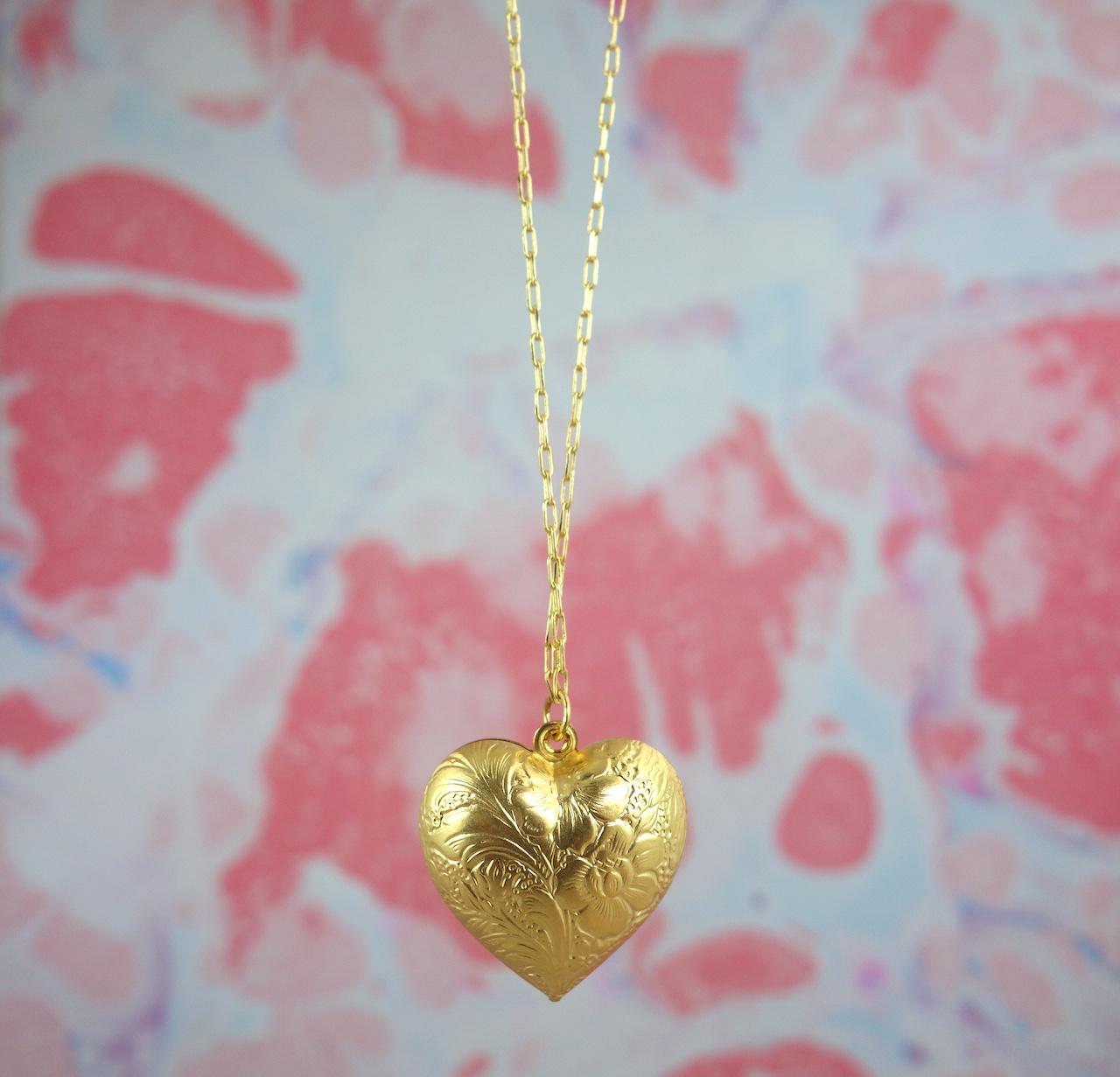 collier-sautoir-Saskia-roulotte-dore-or-fin-retro-vintage-ouvrage-amour-coeur-precieux