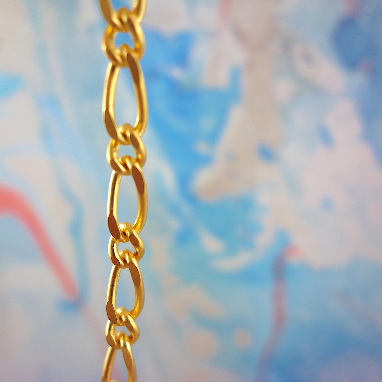 collier_blondie_roulotte_createur_eighties_dore_or_esprit_vintage_macro