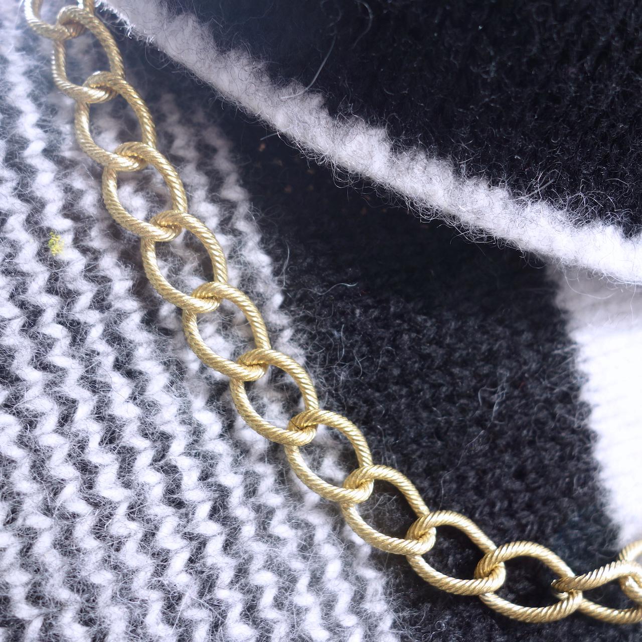 collier_gabrielle_roulotte_laiton_esprit_vintage_fait_en_france_mannequin_macro