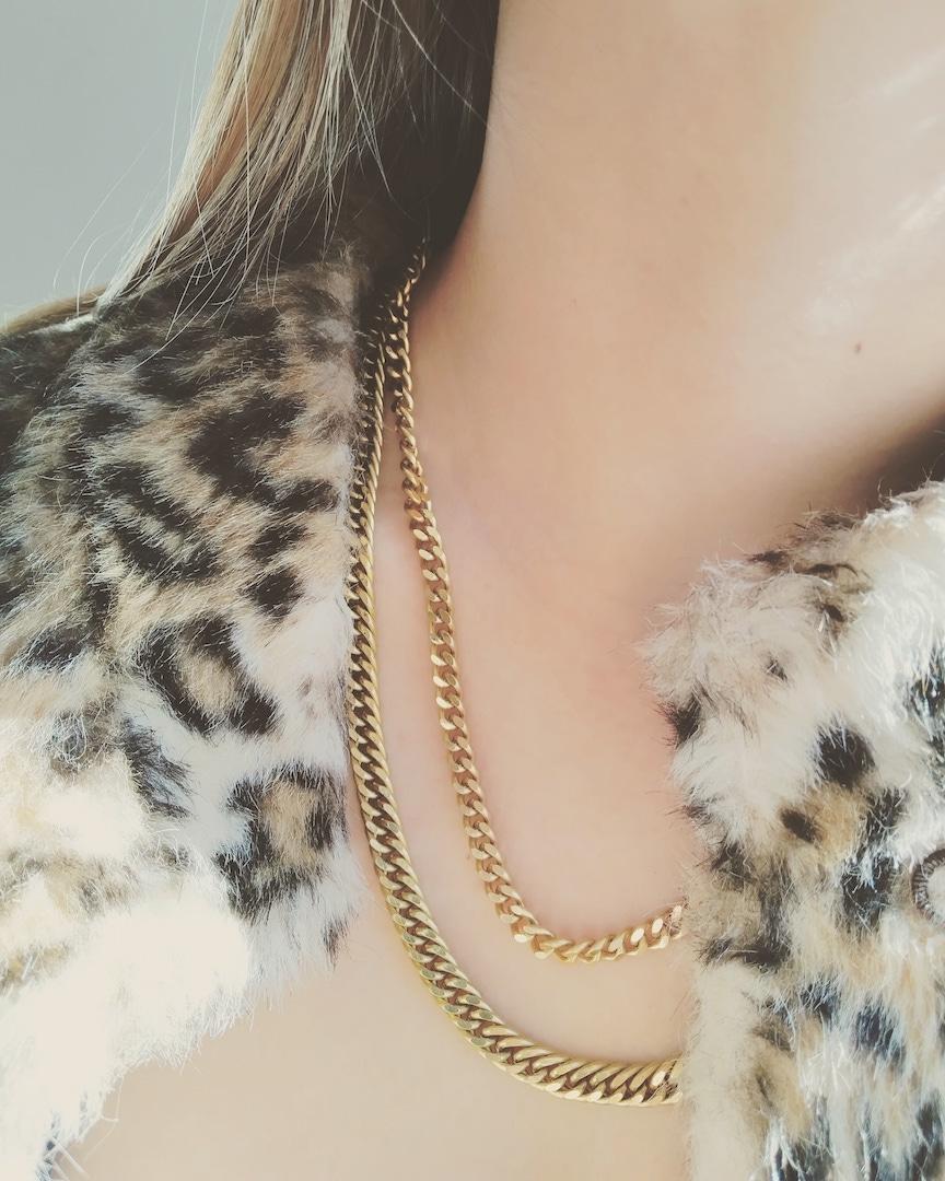 collier_sybil_laiton_vintage_intemporel_grosse_maille_roulotte_presse_mode_mannequin