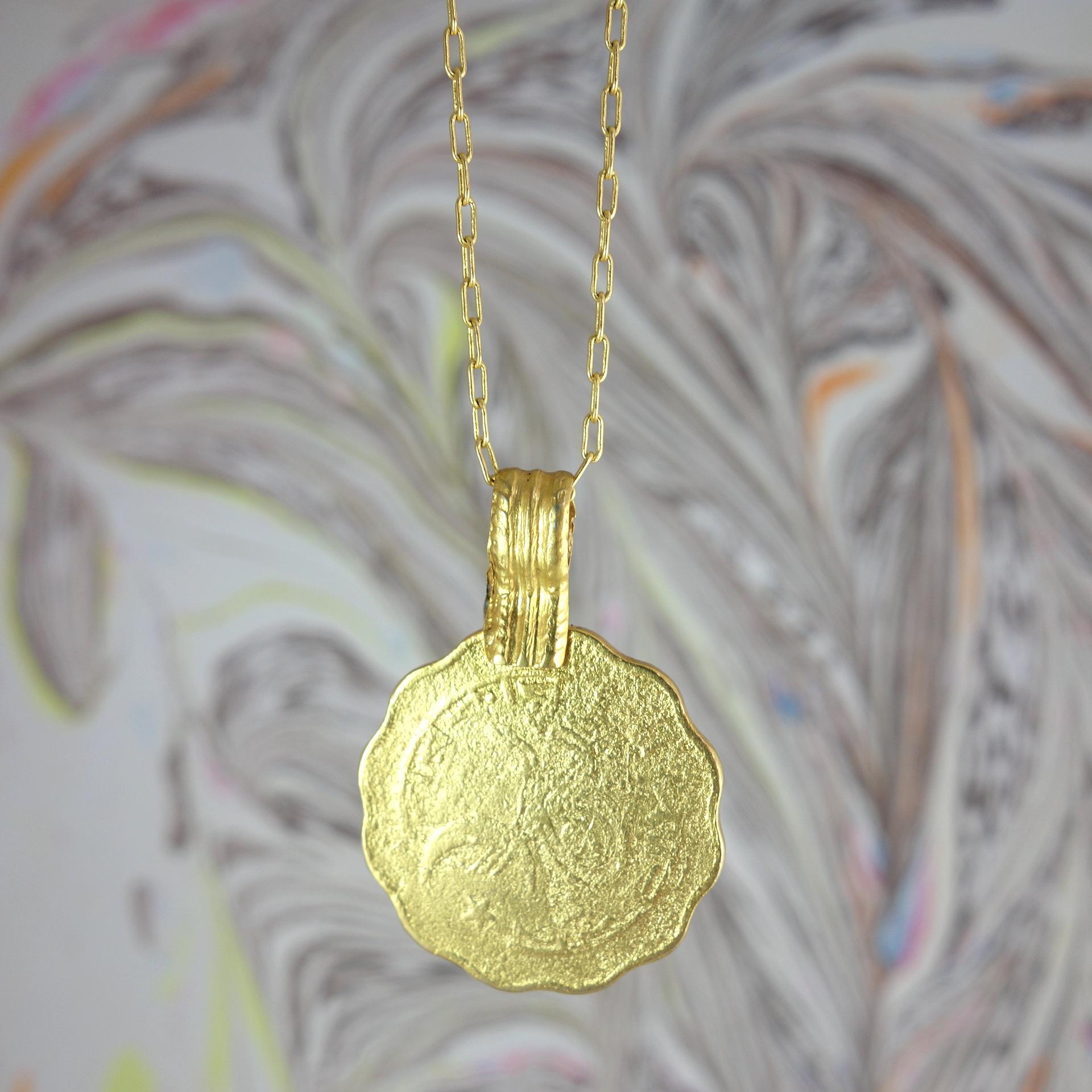 collier-minna-roulotte-piece-monnaie collier-minna-roulotte-piece-monnaie-ancien-vintage-dore-or-fin-detail.