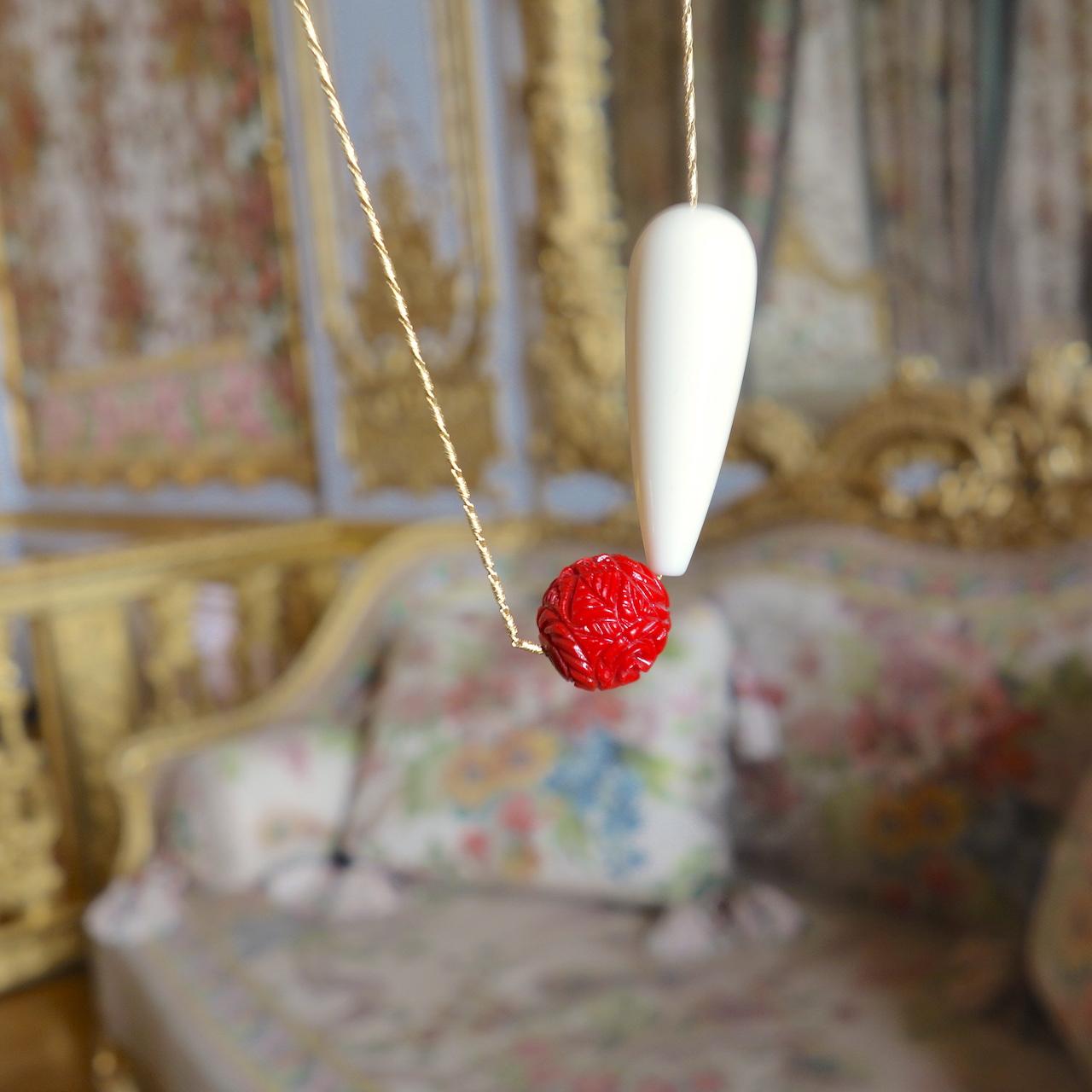 sautoir-garance-roulotte- fleuri-printanier-corail-ivoire-fantaisie-laiton-dore-or-fin-boheme-voyageur-chez-marie-antoinette