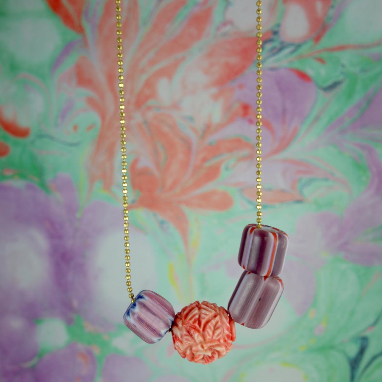 sautoir-rosalia-roulotte-perles-murano-vintage-mauve-corail-fleuri-fruit-laiton.