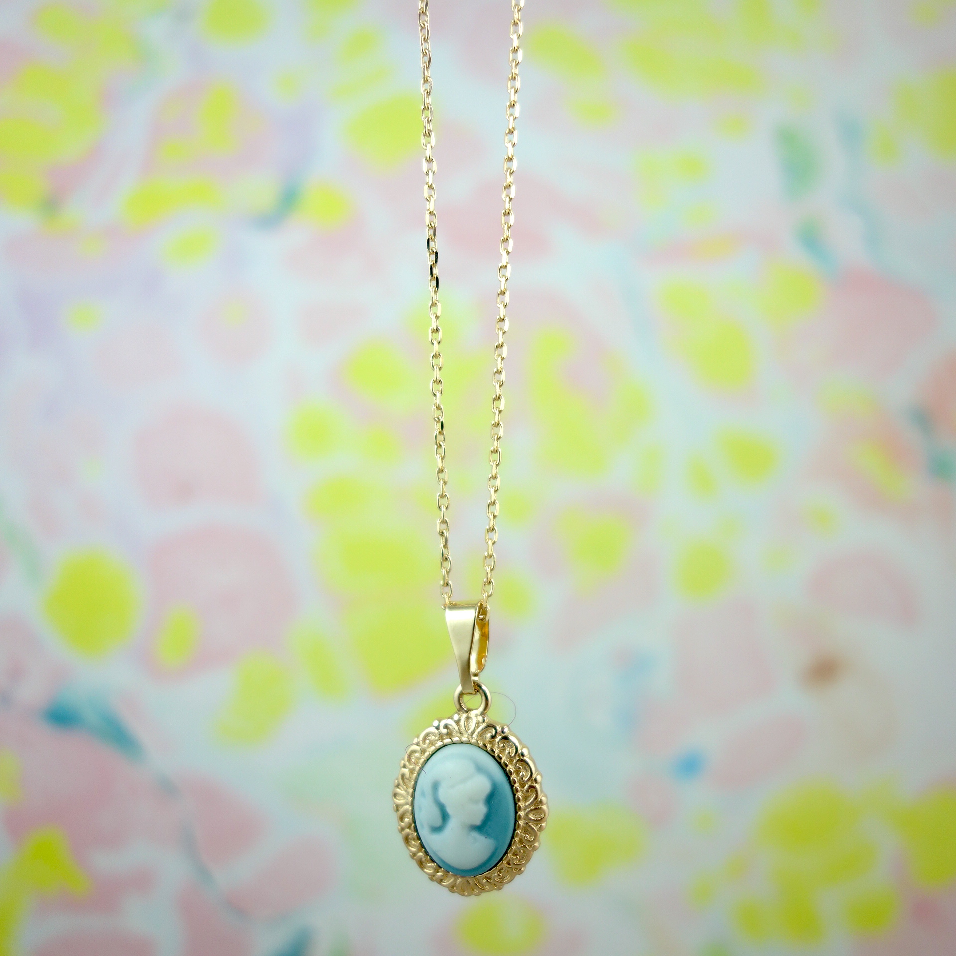 Collier camée plaqué or, rose melon pastel, style rétro vintage bijoux de grand mère, délicat et fin.