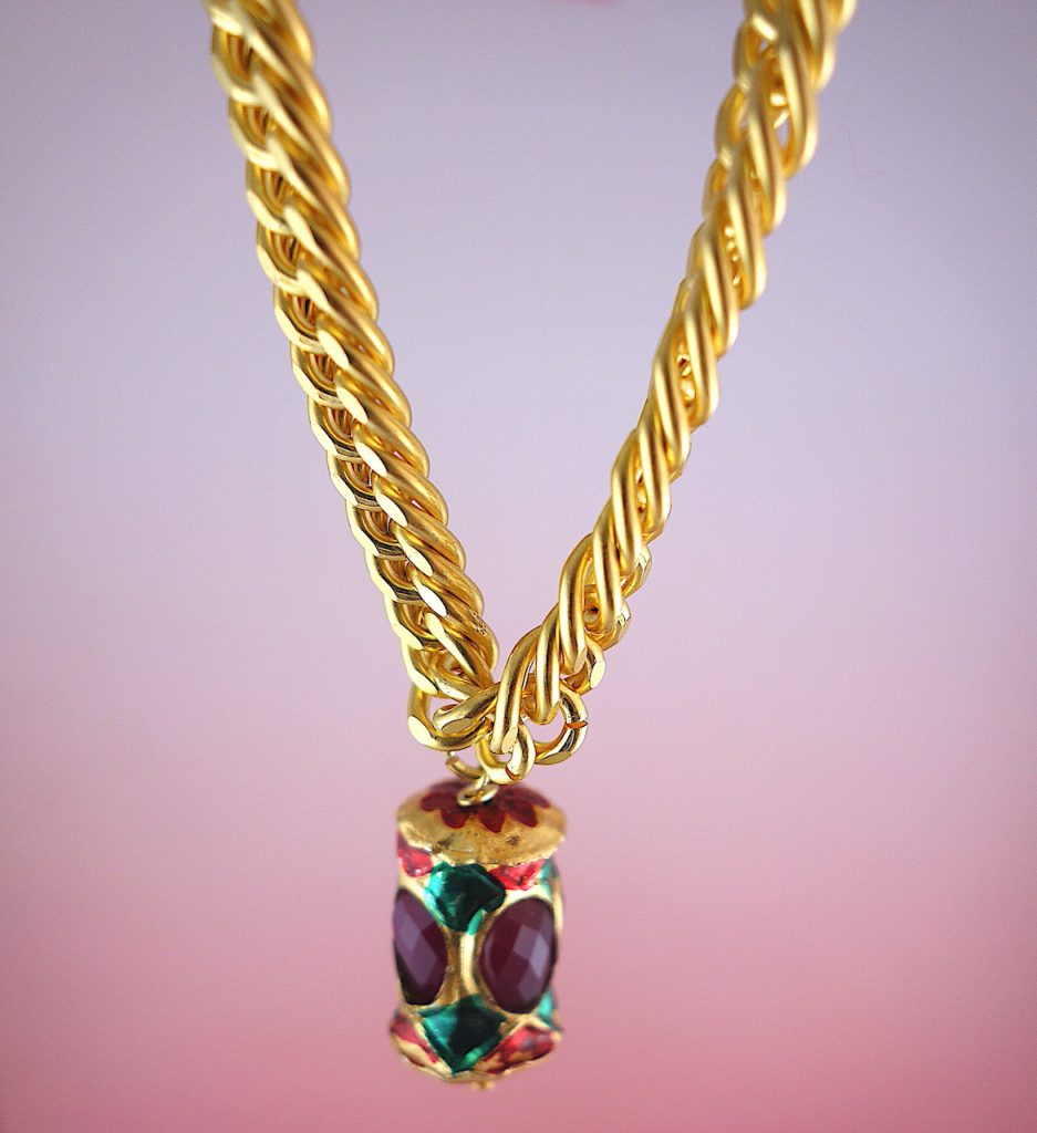 Bracelet gourmette avec perle indienne vintage trouvée chez un antiquaire. Matériaux français, fait maison en France. Bohème et vintage à la fois.