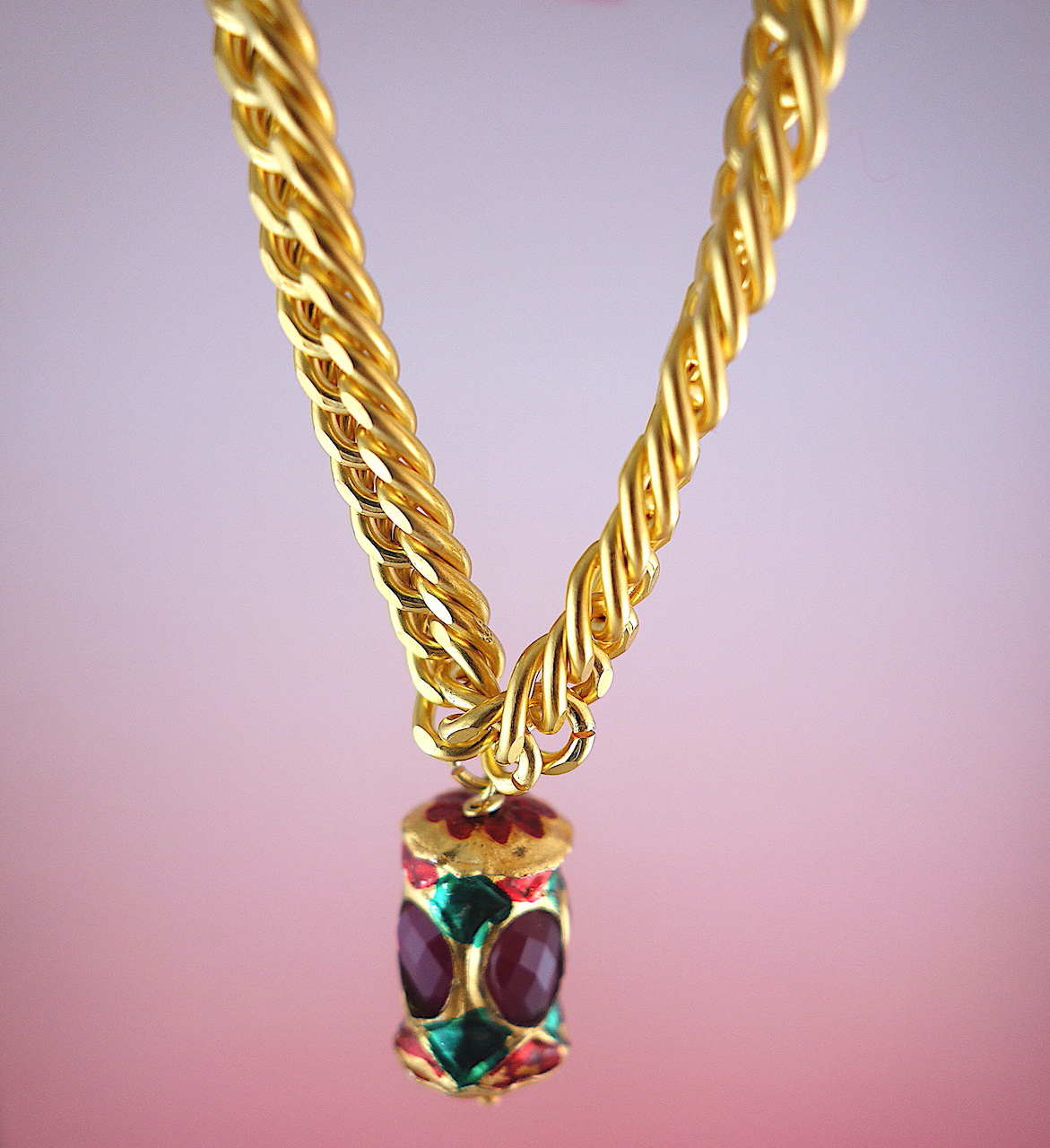 Bracelet gourmette avec perle indienne vintage trouvée chez un antiquaire. Matériaux français, fait maison en France. Bohème et vintage à la fois.