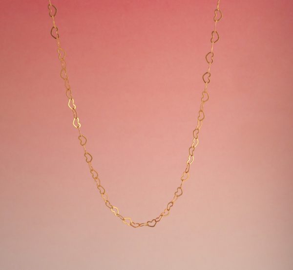 Délicat collier à la chaîne coeur, fine, précieuse. Intemporel, bijoux qui parle d'amour.