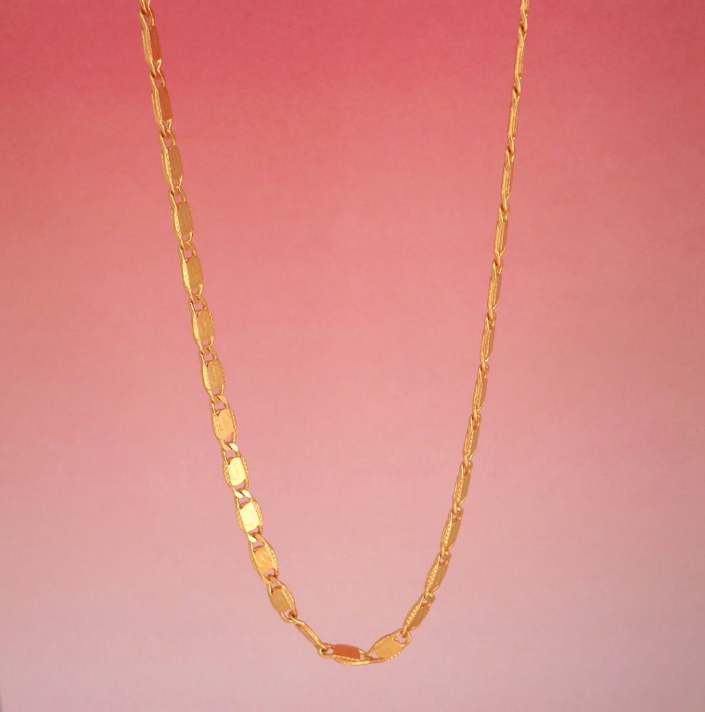 Collier en laiton doré à l'or jaune, esprit vintage, intemporel. esprit vintage.